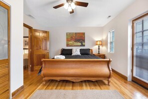 3 bedrooms, iron/ironing board, travel crib, WiFi - Modern Historic 3 bdrm 2 bath (New Richmond)