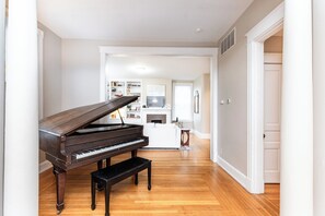 Interior - Majestic and Spacious 3 Bdrm 2 Bath Near Eden Park (Cincinnati)