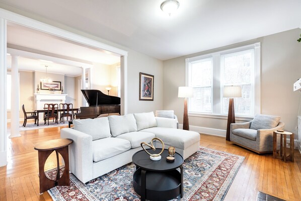 Living area - Majestic and Spacious 3 Bdrm 2 Bath Near Eden Park (Cincinnati)