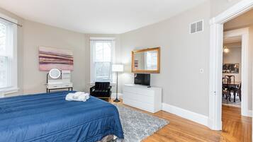 3 bedrooms, iron/ironing board, WiFi, bed sheets