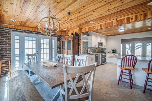 *Cypress Chaos* beautiful home with incredible marsh views in Willowbank