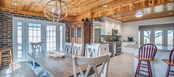 *Cypress Chaos* beautiful home with incredible marsh views in Willowbank