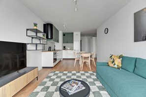 Apartamento clásico, balcón | Sala de estar