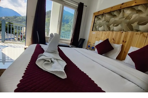 Deluxe Double Room, Balcony | Soundproofing, WiFi (free), individually furnished