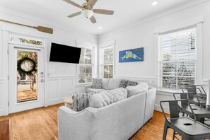 Living area - 30A Beach House - Blue Marlin (Santa Rosa Beach)