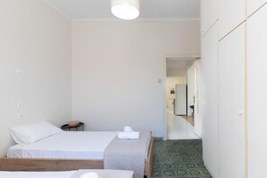 3 bedrooms, in-room safe, desk, iron/ironing board