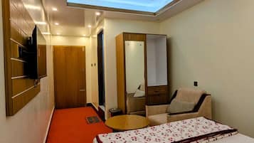 Caja de seguridad en la habitación y escritorio