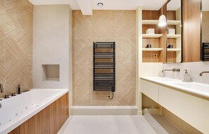 Doccia, asciugacapelli, asciugamani, sapone