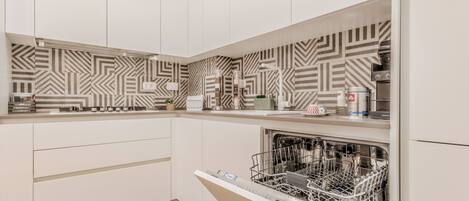 Kühlschrank, Mikrowelle, Ofen, Herdplatte