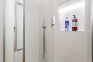 Eco-friendly toiletries, hair dryer, towels, soap - LEGhOuse Eritrea: Your perfect holiday in Rome (Roma)