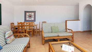 House, 4 Bedrooms, Terrace | Interior