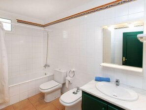 Maison, 4 chambres, terrasse | Salle de bain