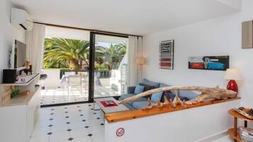 House, 3 Bedrooms, Terrace | Living area