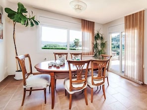 Ferienhaus, 5 Schlafzimmer, Terrasse | Esszimmer