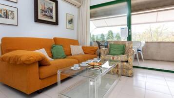 House, 3 Bedrooms | Ruang tamu