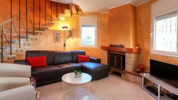 Villa, 4 Bedrooms, Terrace | Living room