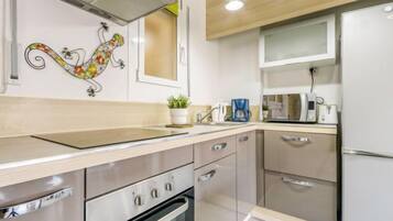 House, 2 Bedrooms, Terrace | Private kitchen