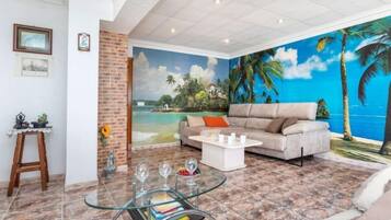 House, 4 Bedrooms, Terrace | Ruang tamu