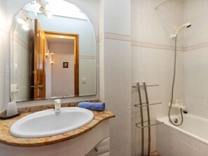 House, 4 Bedrooms, Terrace | Bathroom
