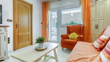 House, 3 Bedrooms, Terrace | Living area