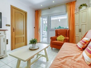 House, 3 Bedrooms, Terrace | Living area