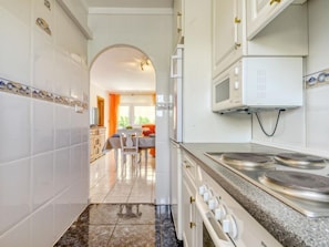House, 3 Bedrooms, Terrace | Private kitchen