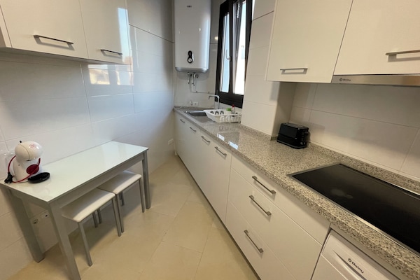 Appartement Confort, 1 chambre, vue ville | Cuisine privée | Grand réfrigérateur, micro-ondes, plaque de cuisson