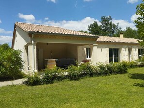 Property grounds - Outbuilding close to nature (Saint-Sernin)
