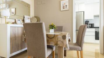 Nhà, 3 phòng ngủ, hiên | Khu ăn uống