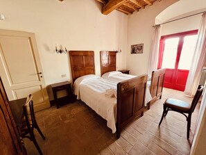 3 habitaciones, tabla de planchar con plancha y wifi gratis 