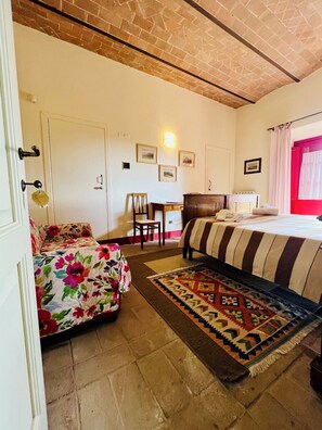 3 habitaciones, tabla de planchar con plancha y wifi gratis 