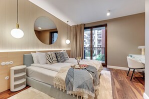 Apartamento Deluxe, balcón, vistas al puerto deportivo | 2 dormitorios, tabla de planchar con plancha, wifi gratis