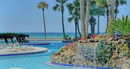 Coastal Hideaway: Cozy Beachfront Studio – Sleeps 4 w/Seasonal Beach Chairs!