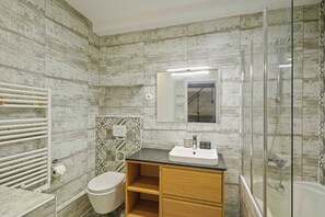 Dusche, Haartrockner, Handtücher