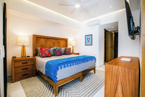1 bedroom, iron/ironing board, WiFi, bed sheets - Luxury D’Vine Stay – Rooftop Pool in Romantic Zone (Puerto Vallarta)