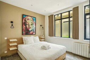 2 bedrooms, iron/ironing board, WiFi, bed sheets