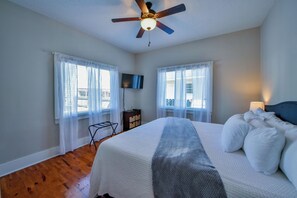 3 bedrooms, iron/ironing board, travel cot, free WiFi