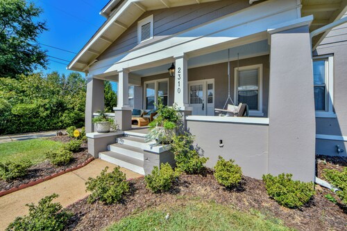 Oak - Downstairs Only!  Book for 30 days or longer!