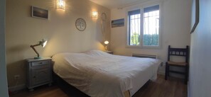 2 bedrooms, bed sheets