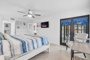 2 bedrooms, desk, iron/ironing board, travel cot - NPR (Naples)