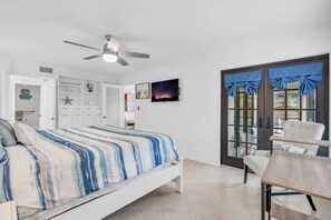2 Schlafzimmer, Schreibtisch, Bügeleisen/Bügelbrett, Reisekinderbett