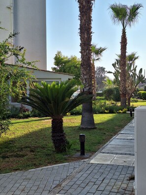 Apart Daire, 1 Yatak Odası, Engellilere Uygun, Sigara İçilebilir | Bahçe