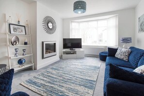 Smart TV, DVD player - Spacious 5 bed, 3 bathroom, Oxford City Oasis with free Parking for up to 4 cars (Oxford)