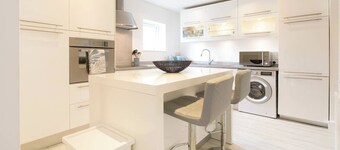 Spacious 5 bed, 3 bathroom, Oxford City Oasis with free Parking for up to 4 cars