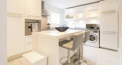 Spacious 5 bed, 3 bathroom, Oxford City Oasis with free Parking for up to 4 cars