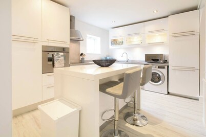 Spacious 5 bed, 3 bathroom, Oxford City Oasis with free Parking for up to 4 cars