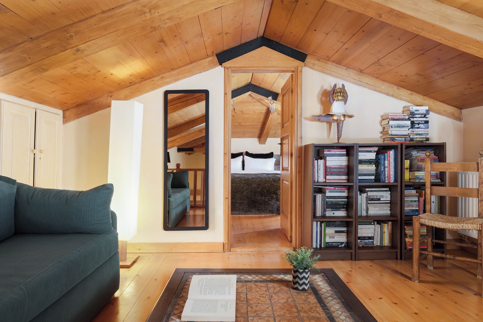 วิลล่า, วิวภูเขา | บริเวณนั่งเล่น | สมาร์ททีวี 45 นิ้ว พร้อมช่องดิจิตอล, เตาผิง