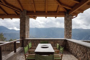 Villa, vistas a la montaña | Balcón