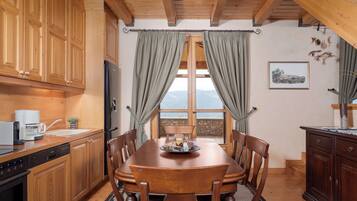 Villa, Mountain View | Private kitchen | Full-sized fridge, microwave, oven, dishwasher
