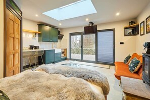 TV, fireplace, offices - Host & Stay | The Churchside Well (Ravenscar)